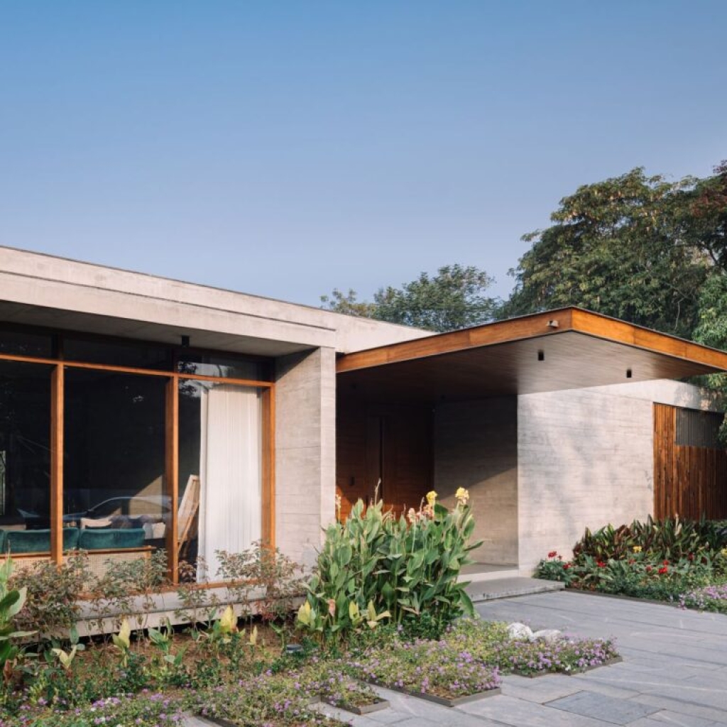 01_2.front-facade-from-parking-area