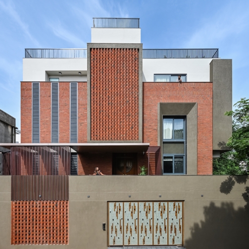 1.-Hundred-Designs_Skewed-Brick-House_NOW_7148