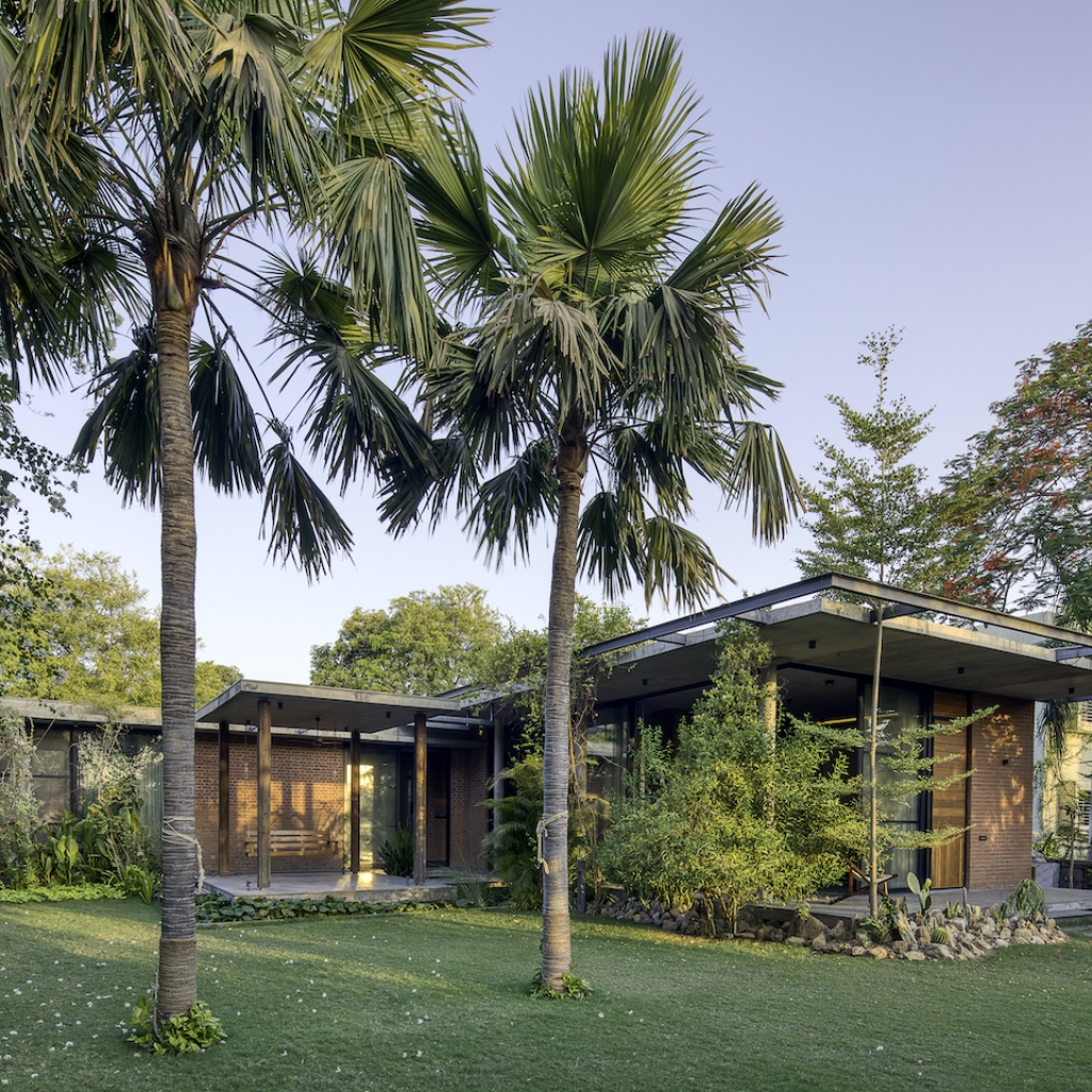 1.-RSA_Floating_Frame_House_Ahmedabad_12