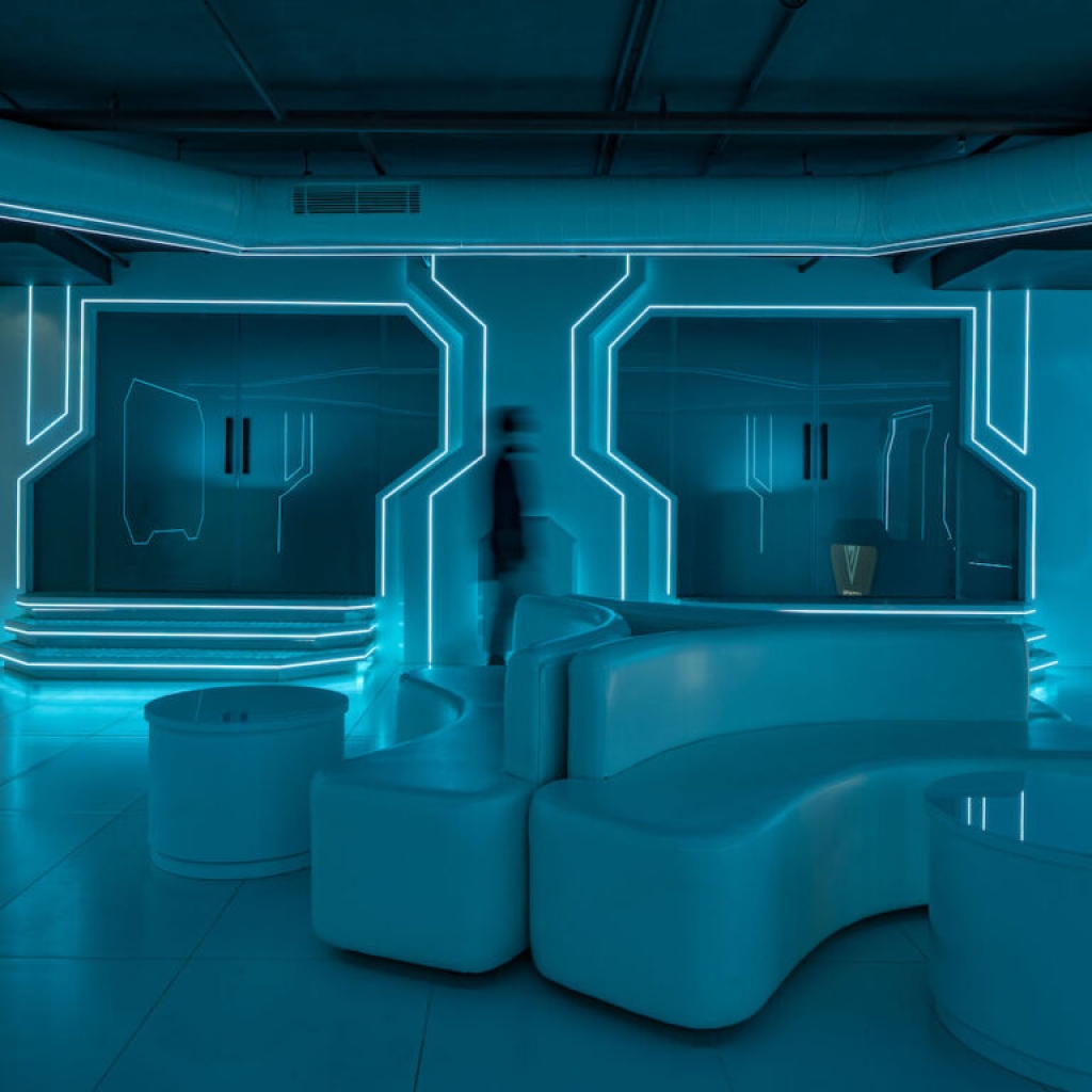 1b.-4-Walls-Design-Studio_Vernon-Skin-Studio_Waiting-area