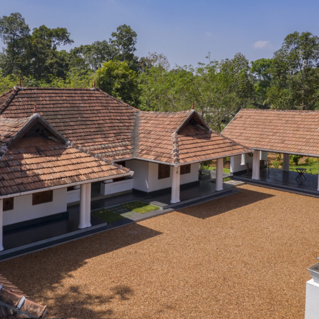 2.-Studio-3TwentyOne_Pullolickel-Veedu_Kottayam_5