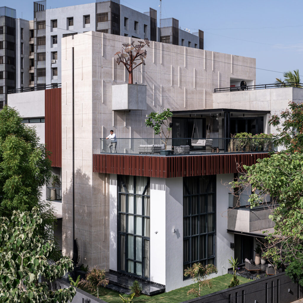 4.-Tvasttr-Architects_The-Roots-to-Roof-Villa_Exterior-View01