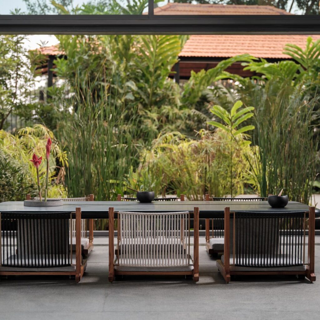 Aayutha-dining-table-Kelir-chair