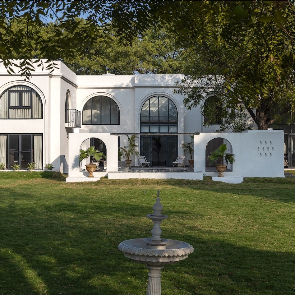 Metaphor Creators_The Arch Abode_03. Farmhouse Exterior